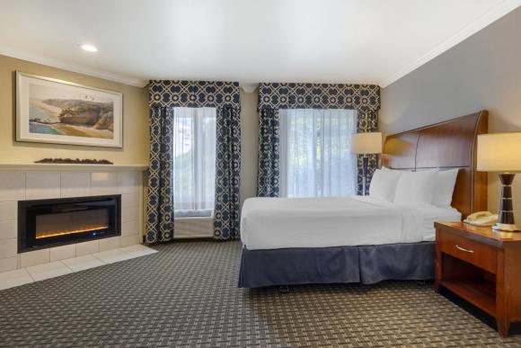 Doheny Suites-Queen section w/fireplace